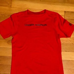 Boys Under Armour Heat Gear shirt pullover